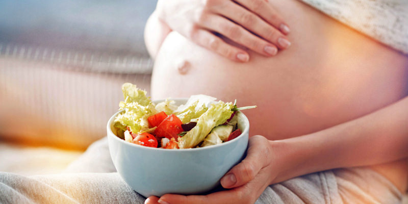 Schwangere Frau - Zusammenhang zwischen Ernährung und Gesundheit